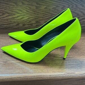 Saint Laurent Kiki neon yellow pumps